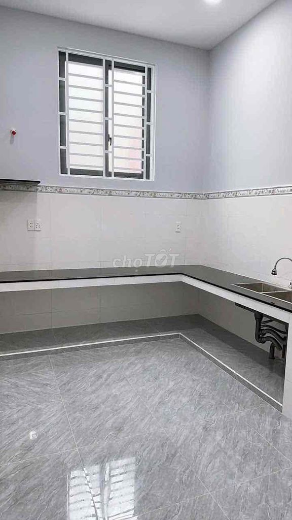 Modern 2-Bedroom House Near Market