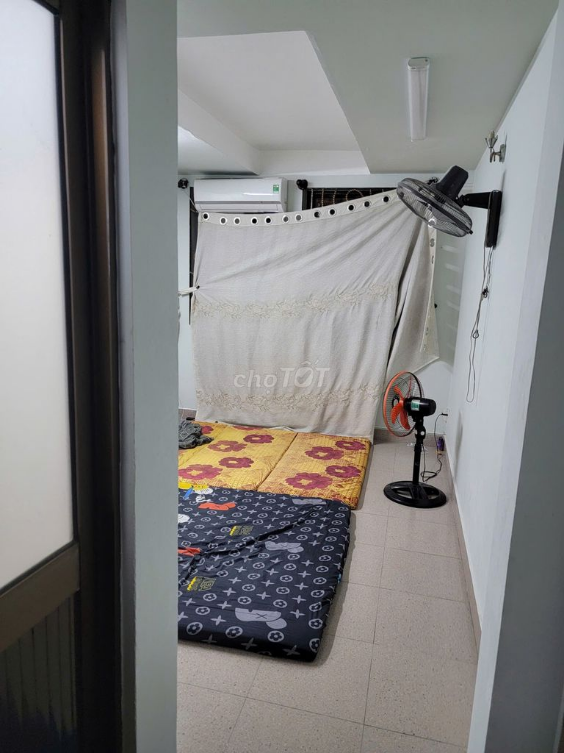 Spacious 3-Level Rental Near 3/2 - Ngo Quyen Street