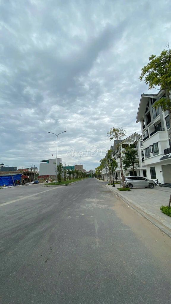 Modern 5-Floor Townhouse Near Hinode Urban Area