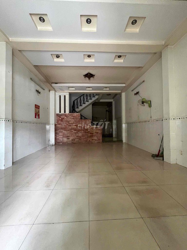 Modern 4-Bedroom Townhouse Near Di An Center