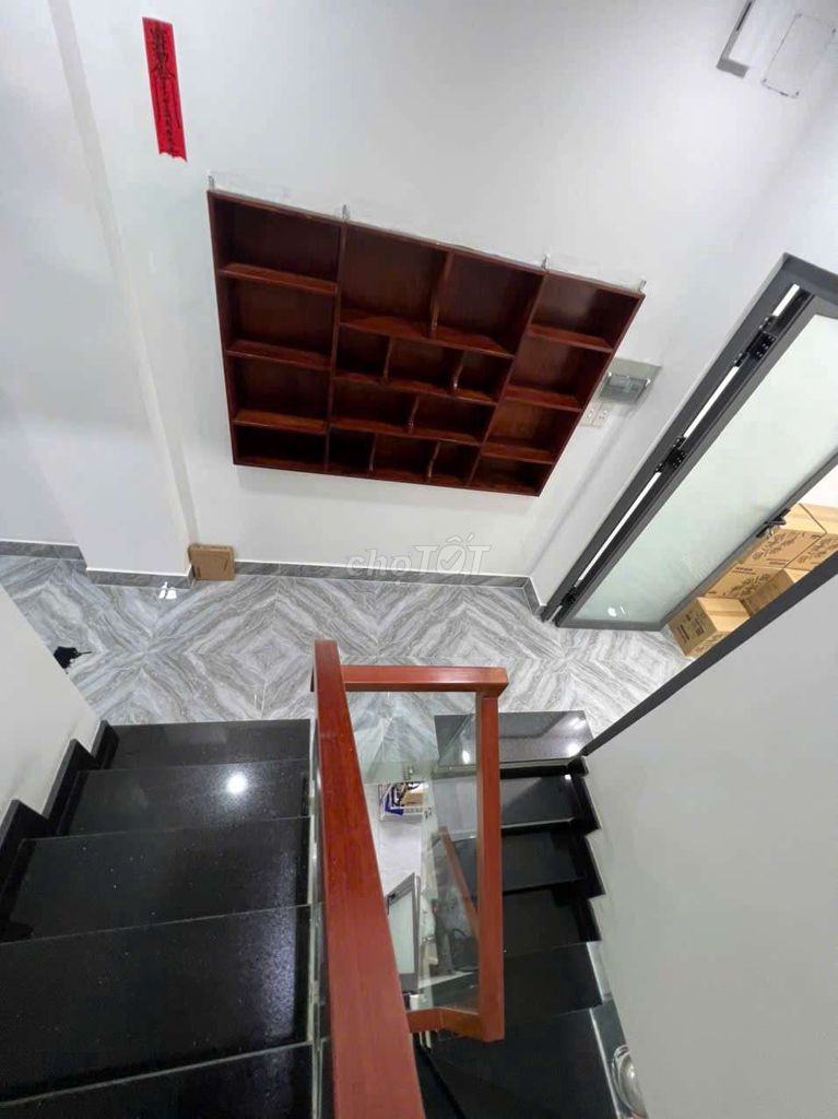 Modern 4-Bedroom Townhouse Near Lanh Binh Thang