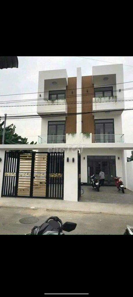 Modern Three-Story House with Four Bedrooms