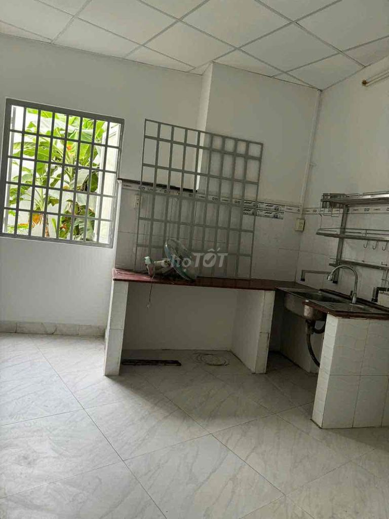 Spacious 100m² House with 2 Bedrooms Near Market