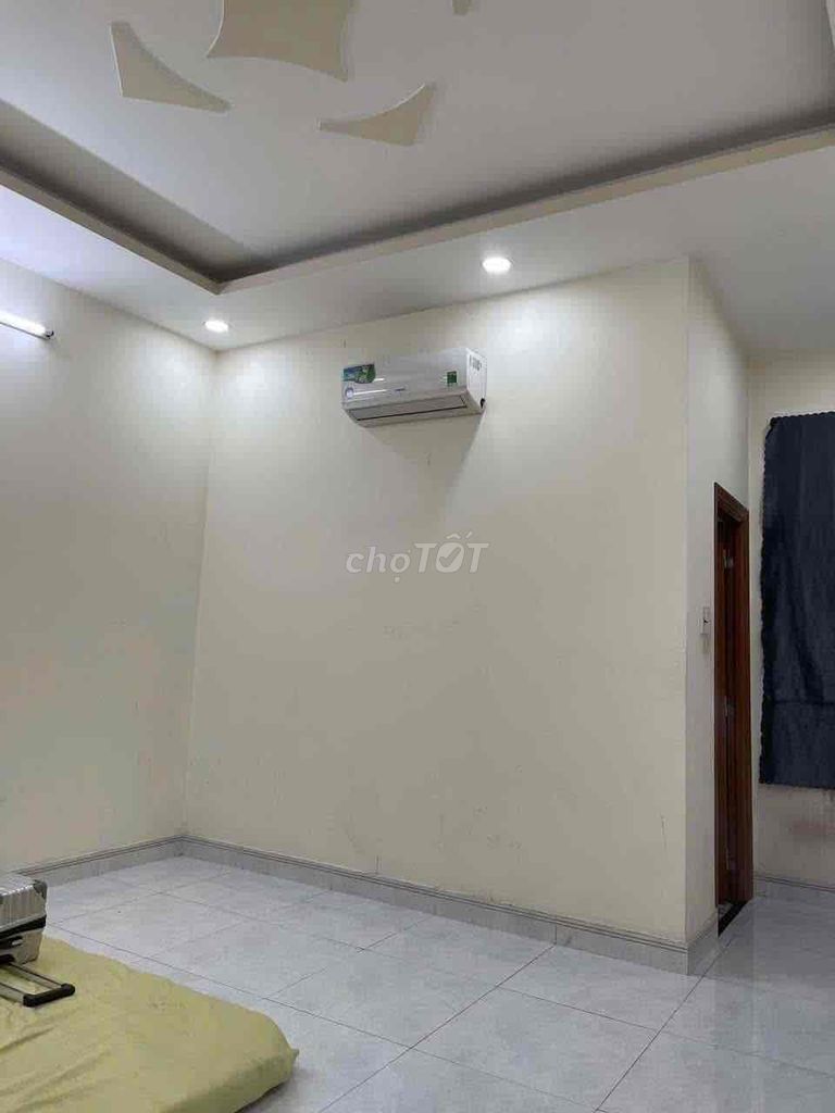 Modern 4-Bedroom House with Full Amenities