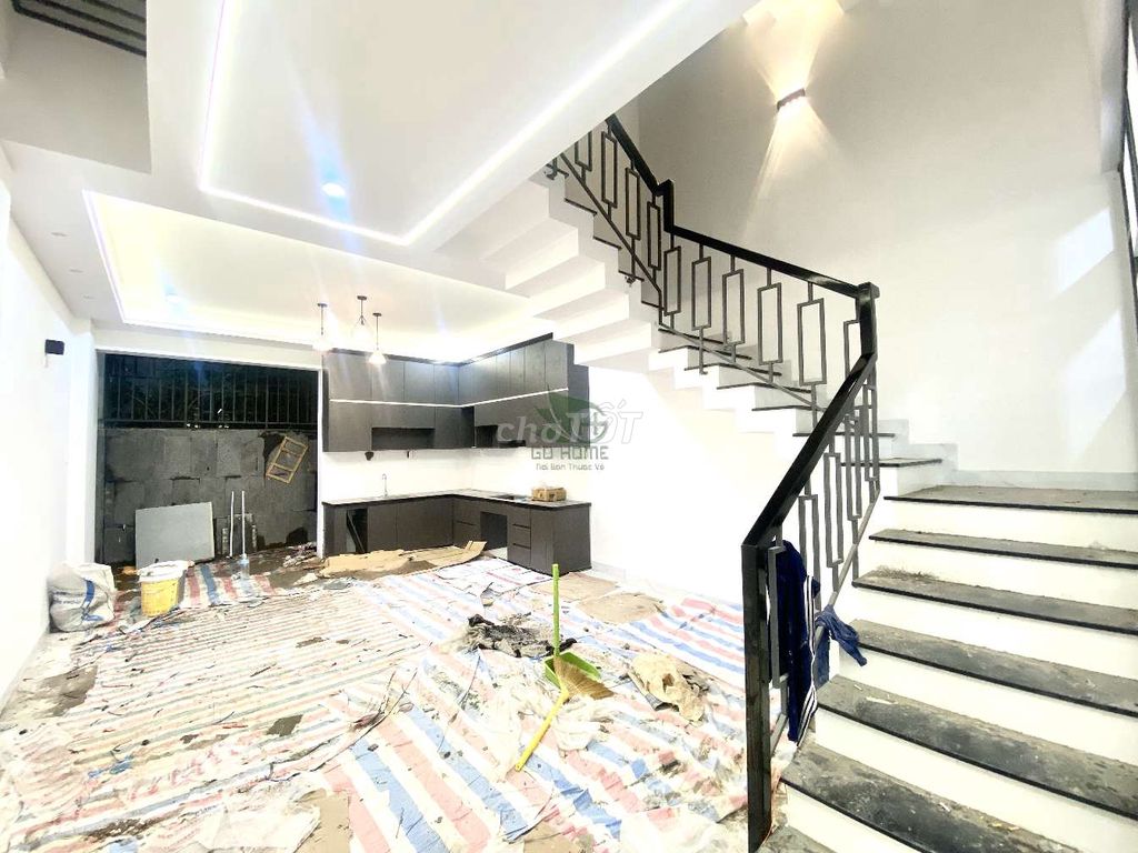 Modern 3-Story House with 4 Bedrooms