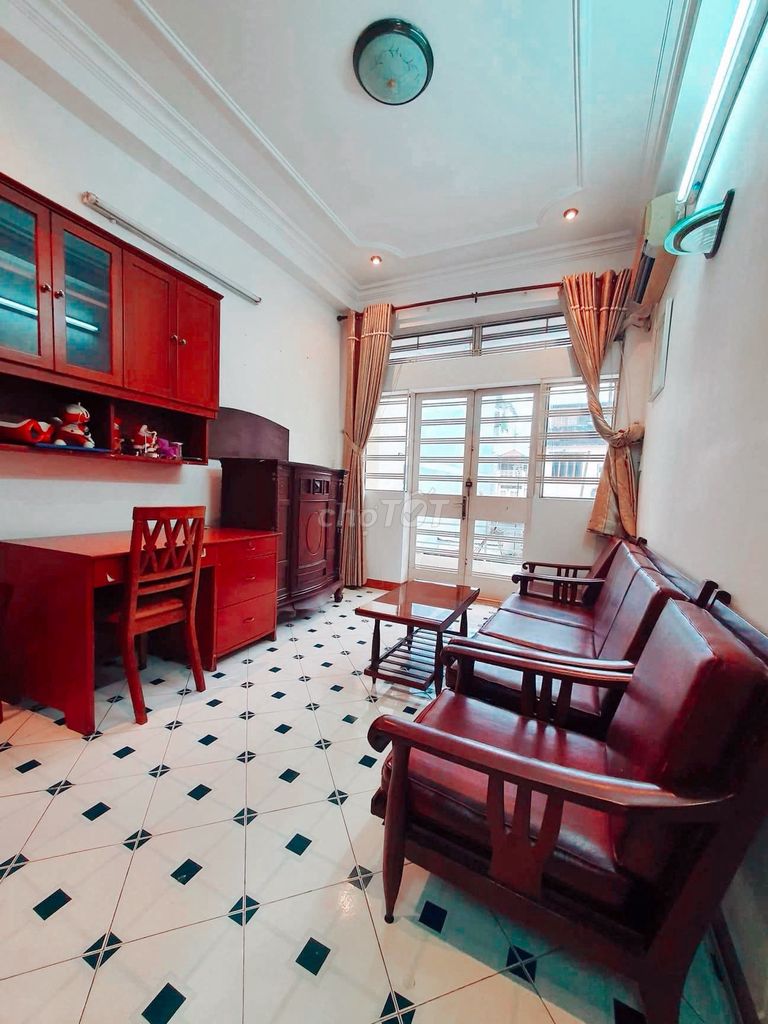 Spacious 3-Bedroom House with Modern Amenities