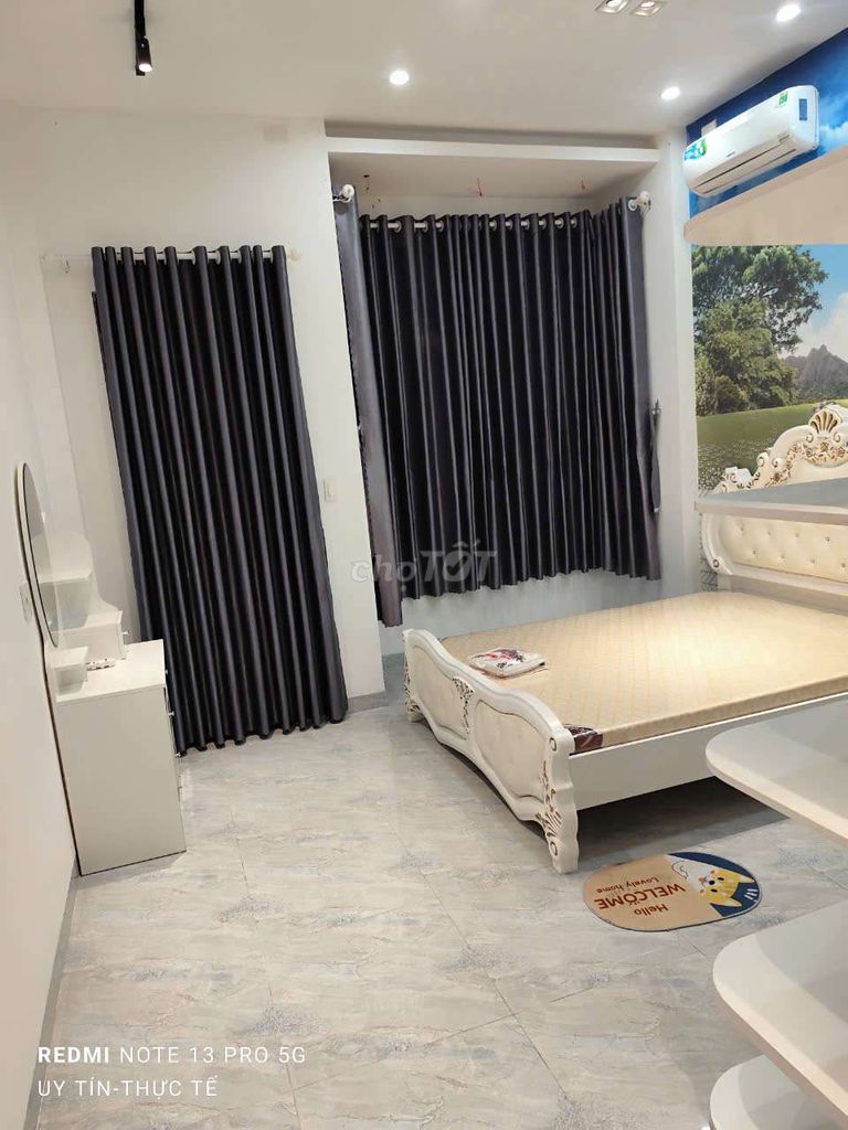Modern 4-Level Townhouse with 5 Bedrooms