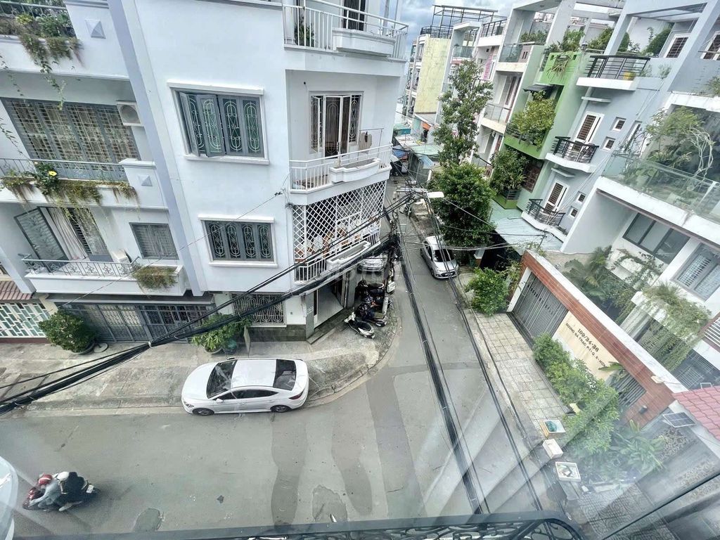 Spacious Commercial House on Duong Ba Trac