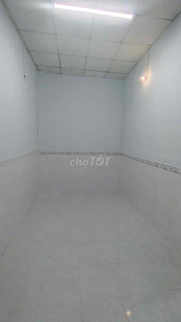 100m² Corner House with Parking for Business