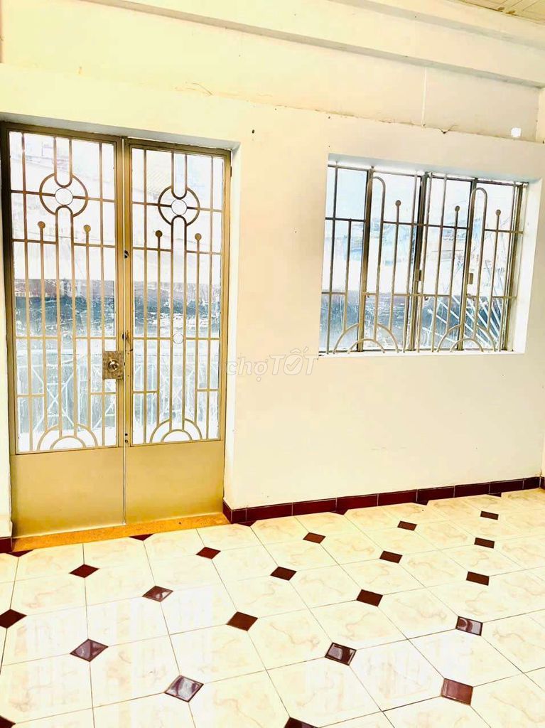 Modern Two-Bedroom House Near Airport