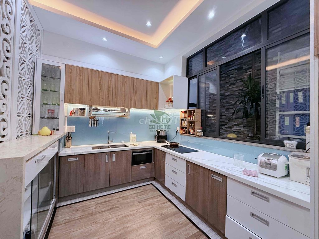 Modern 8-Bedroom Villa with Elevator and Garden
