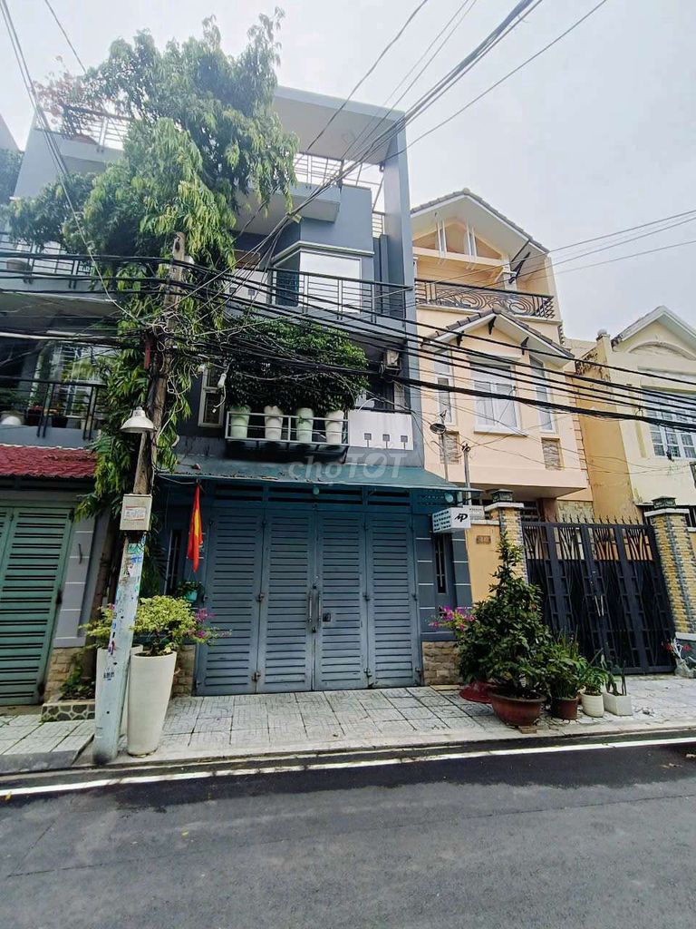 Spacious Two-Story House with Garden in Linh Dong