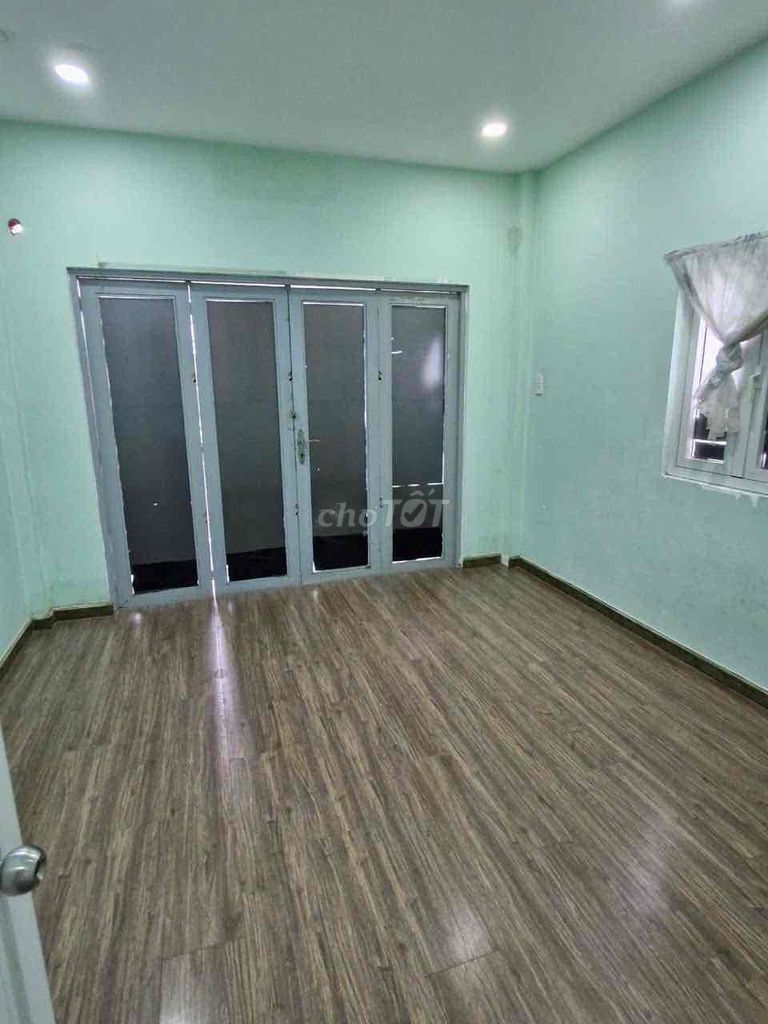 Spacious 2BR Townhouse with Car Access Q11