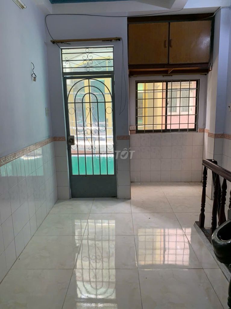 3-Story Townhouse with 2 Bedrooms in District 11
