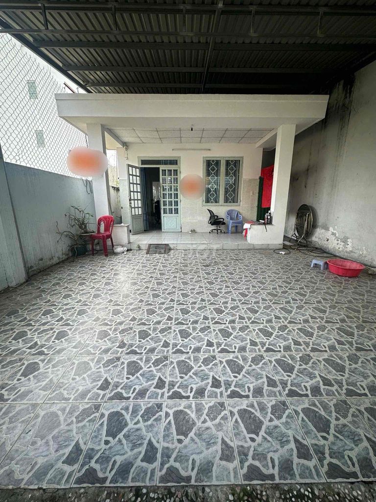 120sqm Townhouse with Office Space Potential