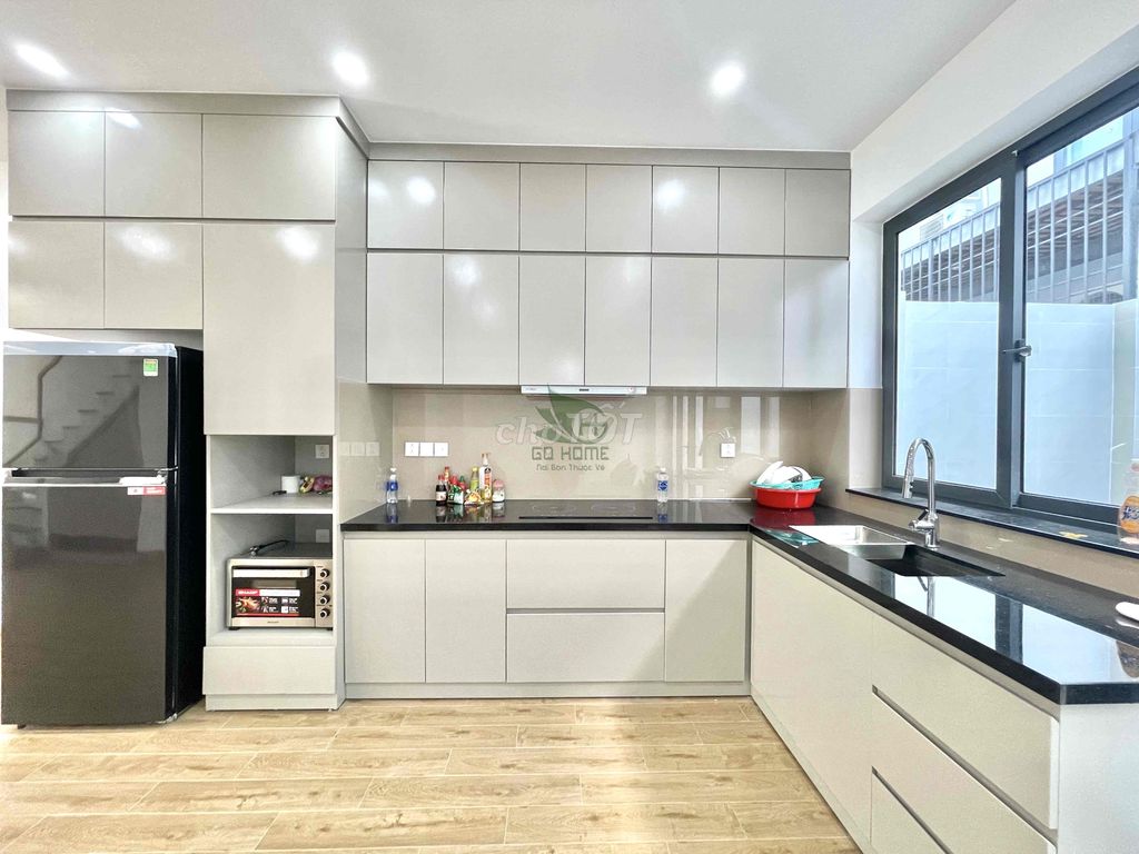 Modern 3-Bedroom Townhouse with Full Furniture