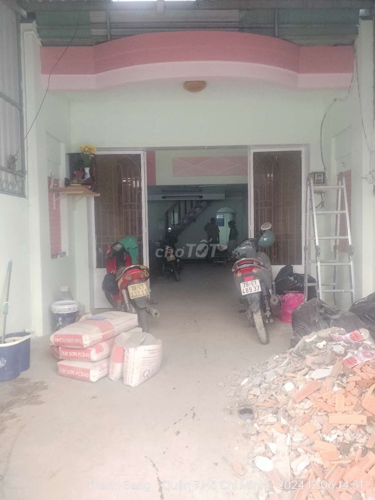 Modern 4x18m House with Two Bedrooms Near Bridge