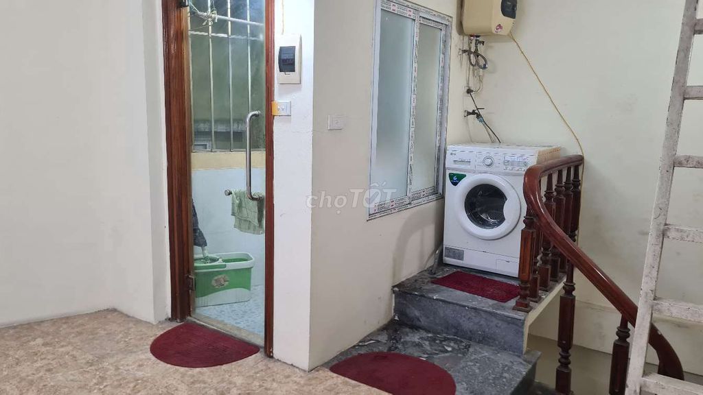 Furnished 4-Floor House in Quiet Residential Area