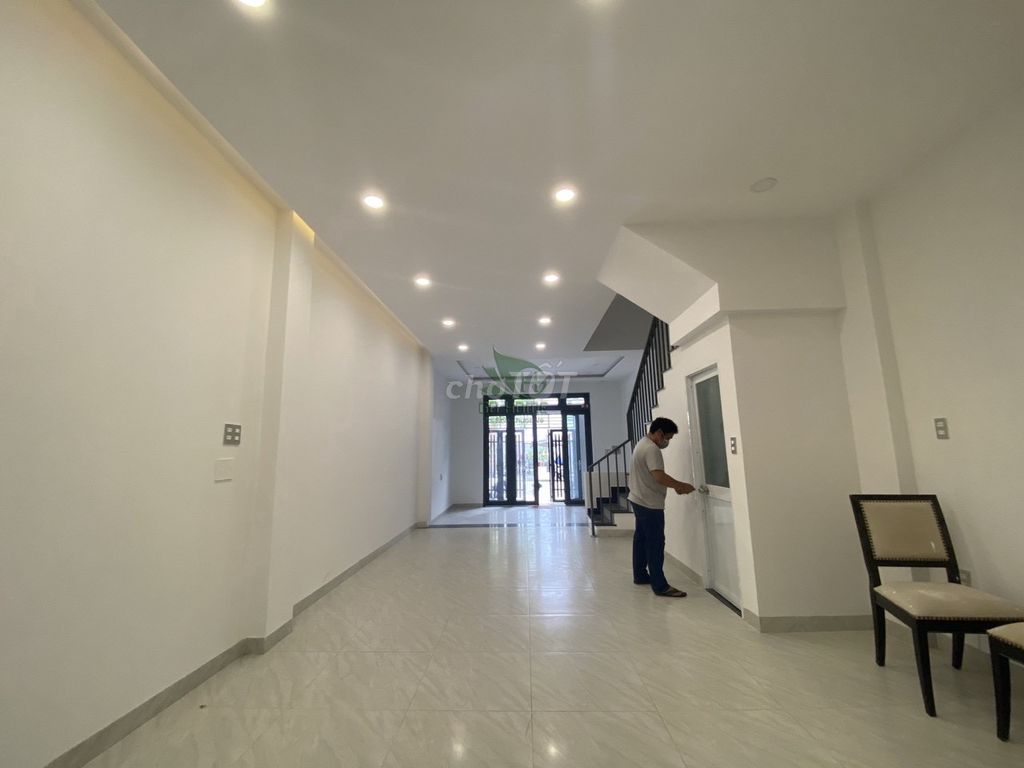 Modern 4-Bedroom Townhouse with Parking in Phuoc Long