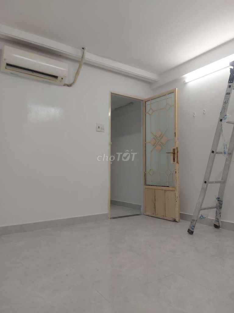 Modern 3-Bedroom Townhouse with Air Conditioning