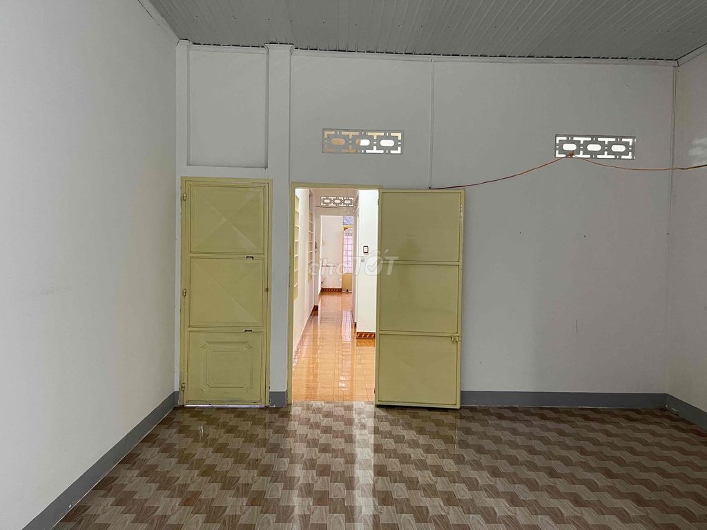Spacious 2-Bedroom House Near BMT Market
