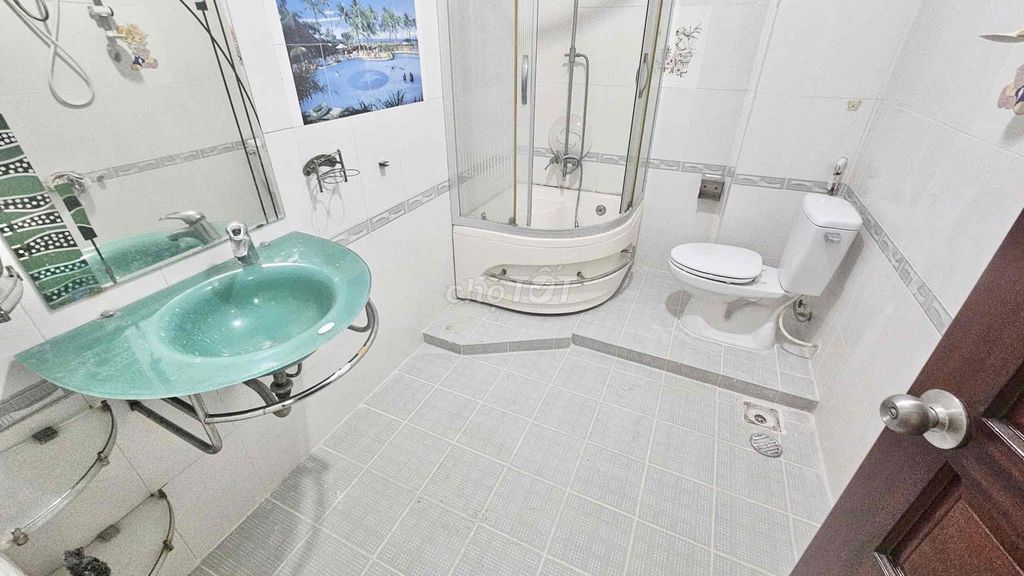 Spacious 4BR Townhouse Near Chanh Hung Bridge