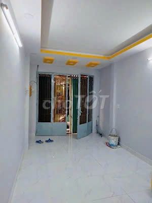 Modern 2-Bedroom Townhouse with Designer Lighting