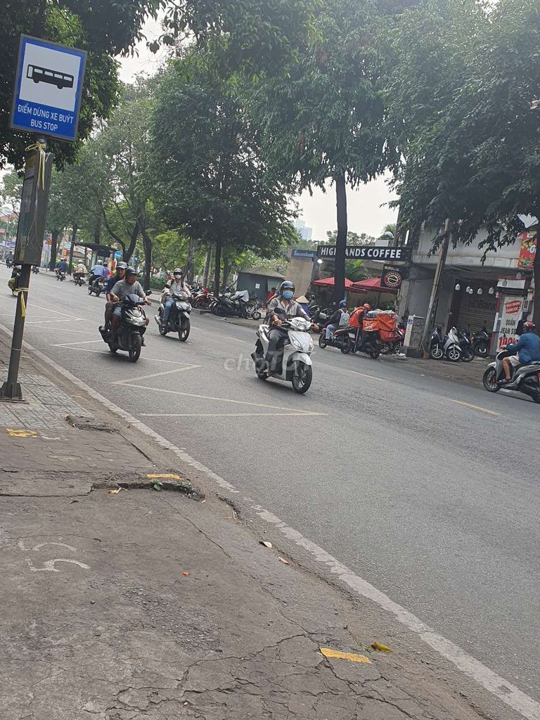 4m Wide Commercial Property Near Dam Sen