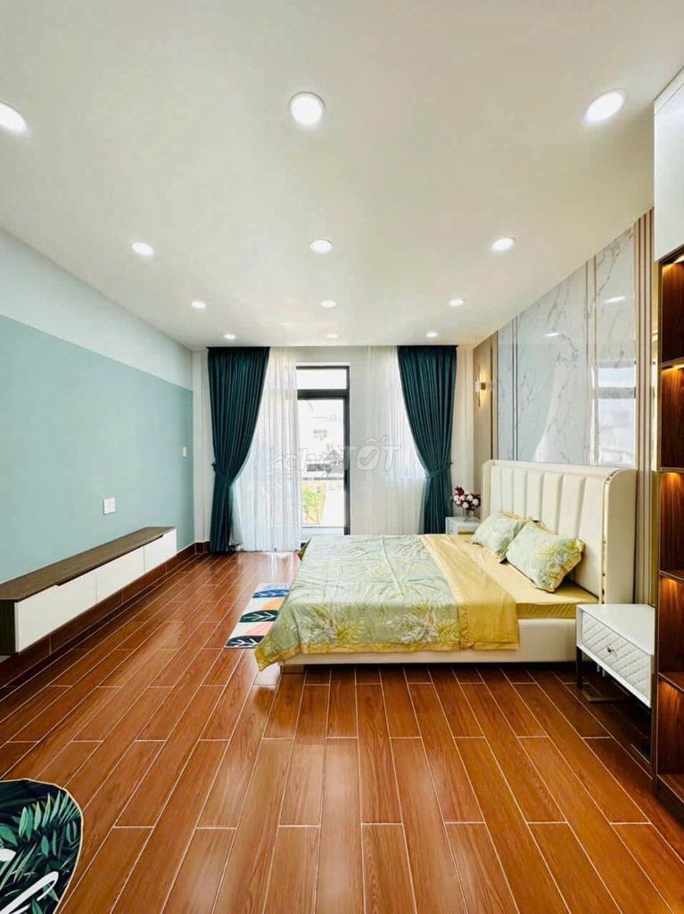 Spacious 6-Bedroom House near Tan Son Nhat Airport