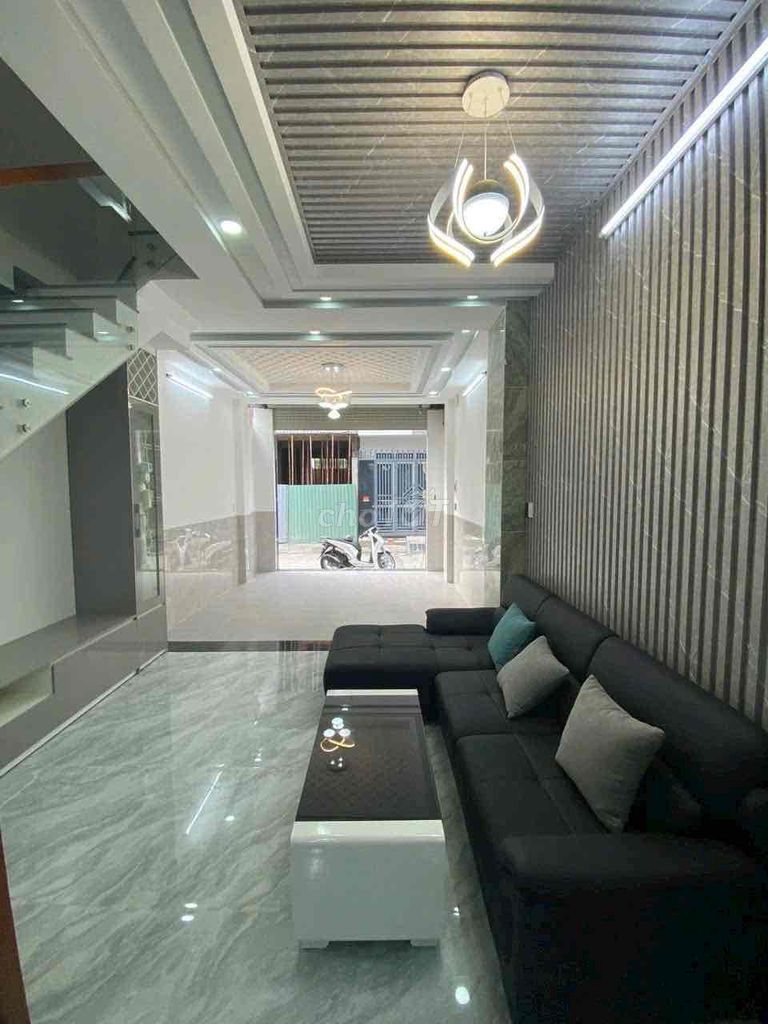 Modern 4BR Townhouse with Rooftop Terrace