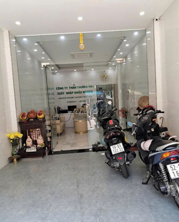 Spacious Tan Huong Townhouse - 4 Bedrooms, Elevator