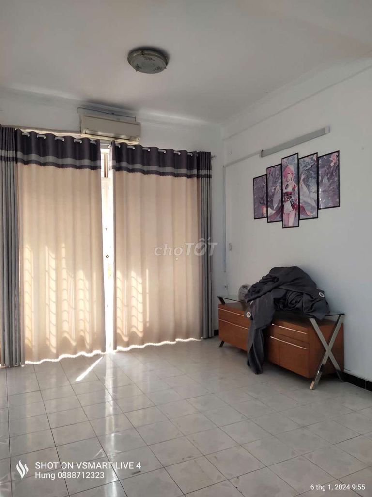 Large 5-Bedroom Townhouse Near Park District 11