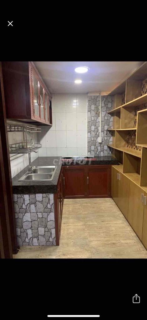 Modern Shop Front Property with Full Amenities
