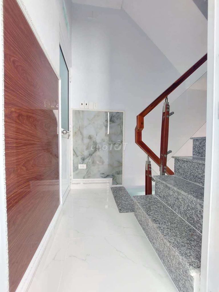 3-Story Townhouse with 2 Bedrooms in Nha Be