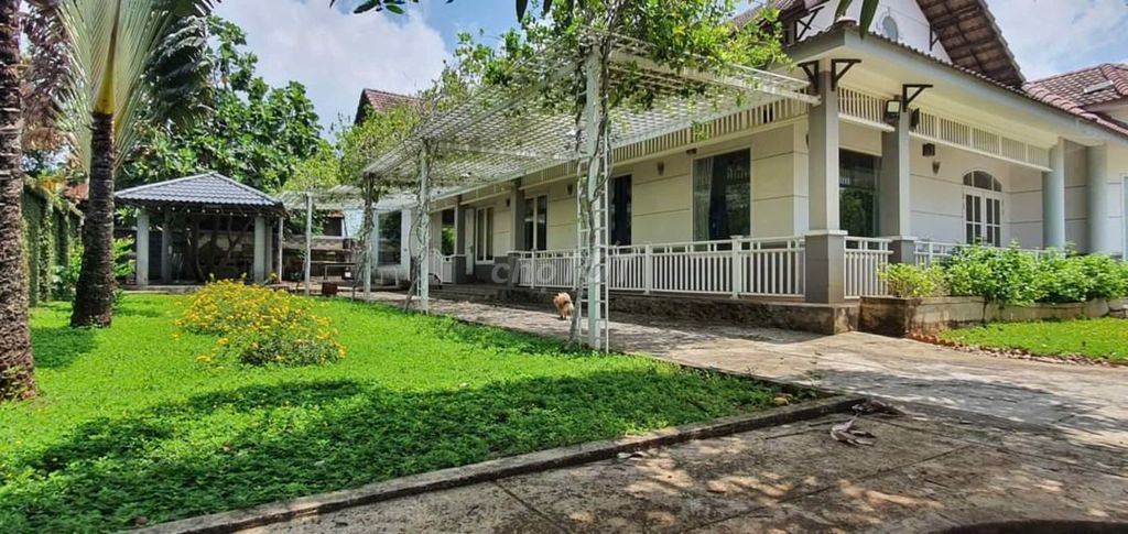 Luxurious Villa with Pool and Entertainment Area