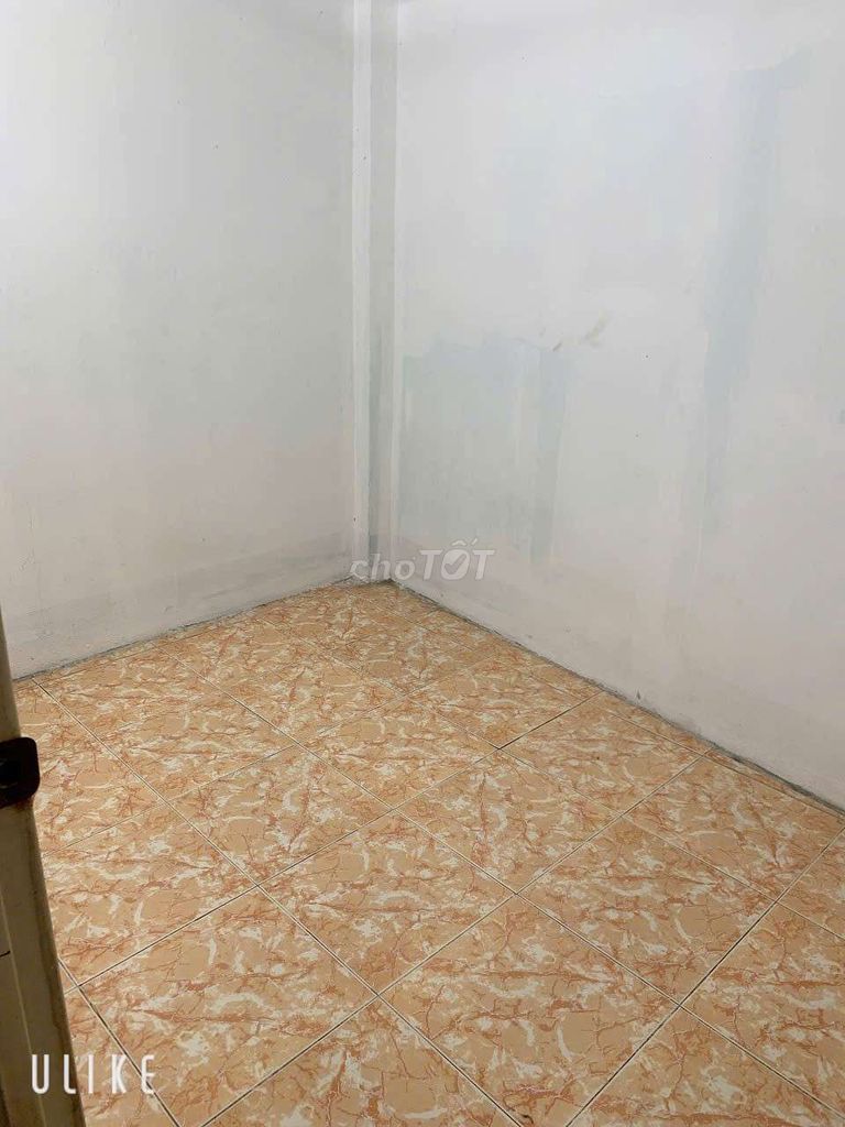 Spacious House with Garage for Business or Living
