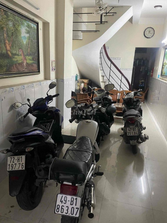 1 Room Available in Secure Location near Hang Xanh Intersection