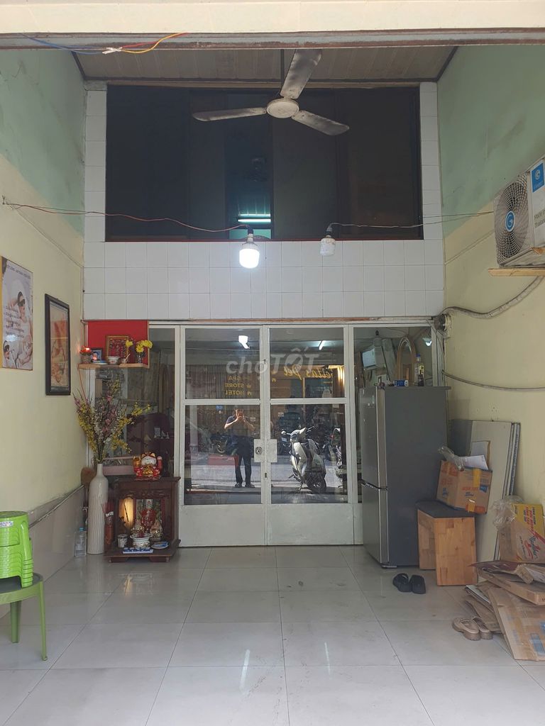 Commercial Space on Lac Long Quan Street