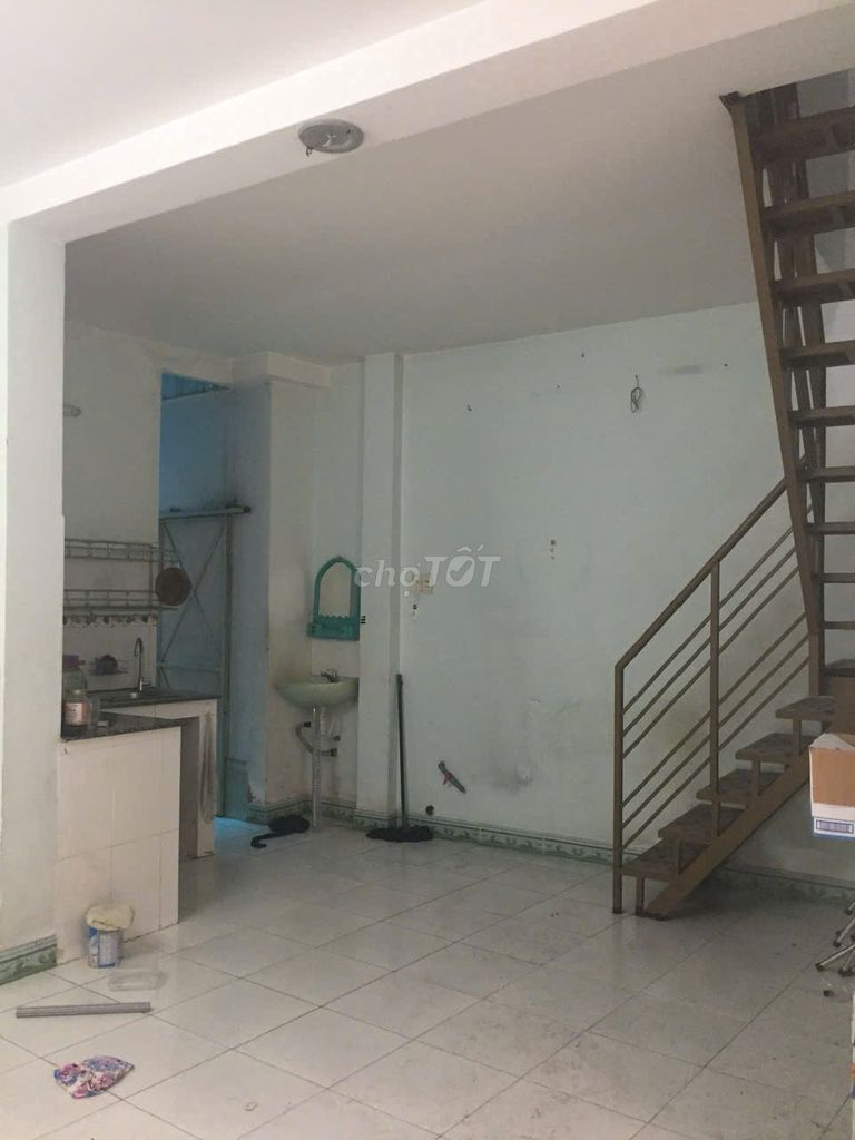 3-Bedroom Townhouse with Modern Kitchen