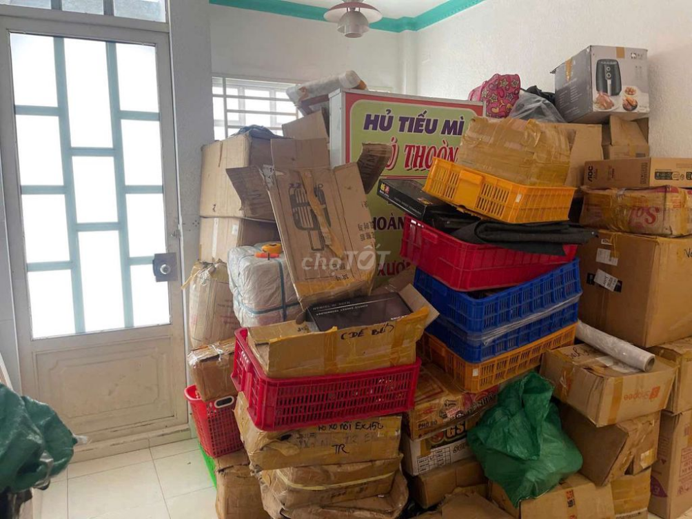 Commercial Space for Rent on Main Street - Suitable for Various Businesses