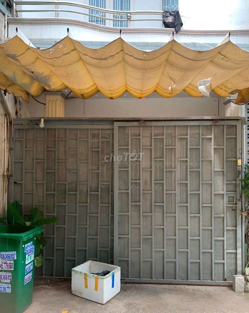 Modern 2-Bedroom House with Air Conditioning