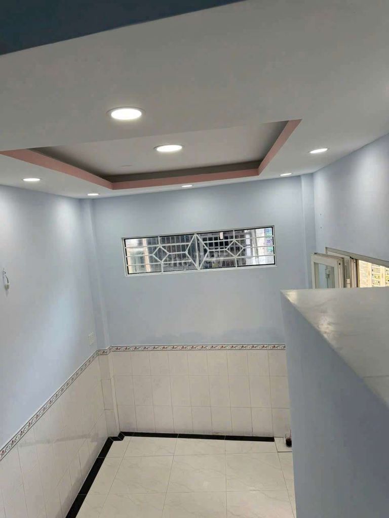 Modern 2-Bedroom Townhouse Near Schools and Markets