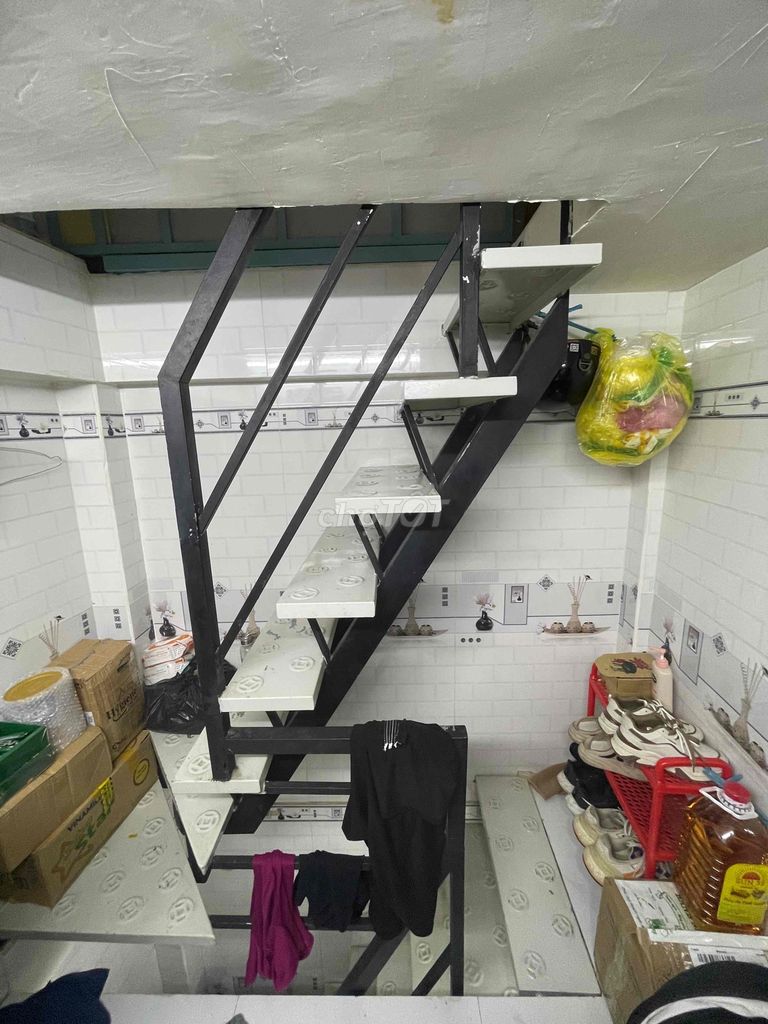 4-Floor House with 3 Rooms Near Cho Cau Muoi