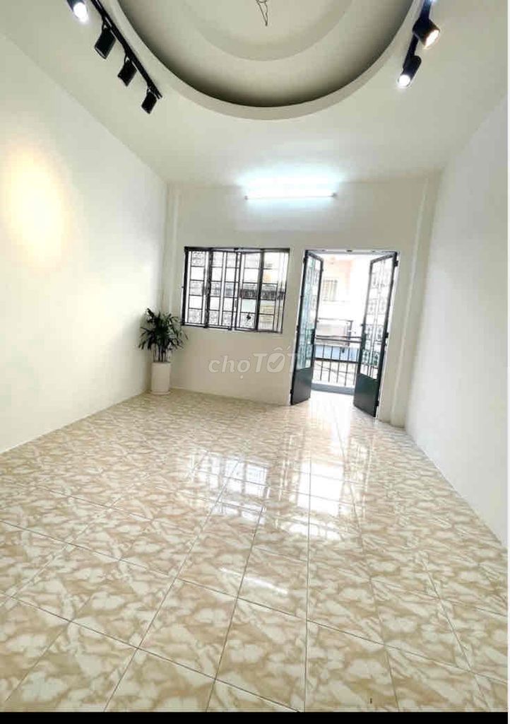 Modern 2-Bedroom House with Balcony in District 3