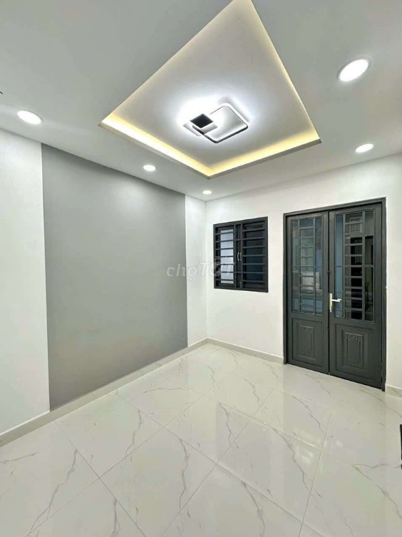 Modern Spacious Property near City Center, Convenient Location