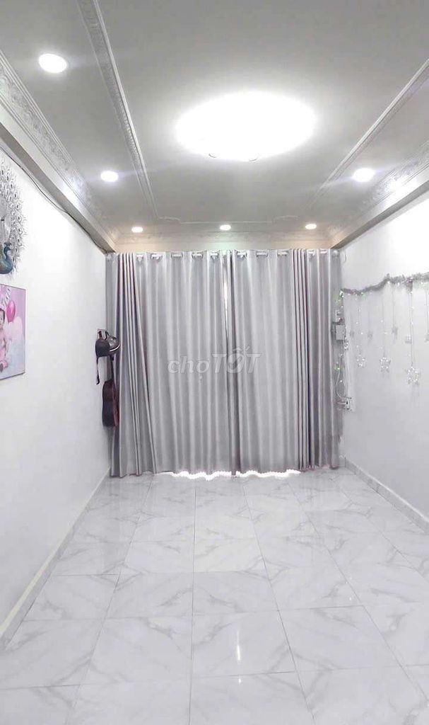 Modern 2-Bedroom House with Air Conditioning