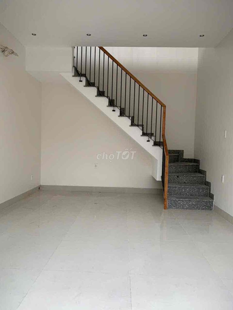Modern Two-Bedroom House Near Tan Lap Market