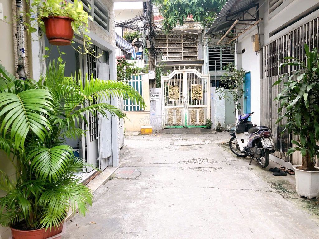 Modern Two-Bedroom Townhouse with Full Amenities