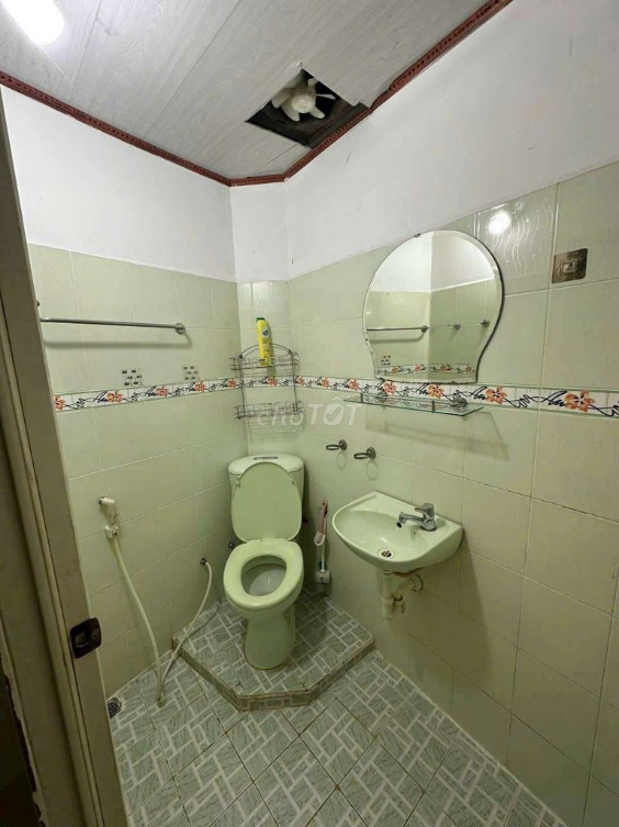 Spacious 3-Room House near Market and School on Lac Long Quan Street