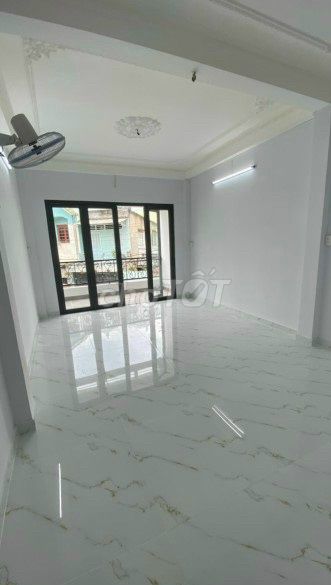 Large 4x18m Townhouse with 6 Bedrooms